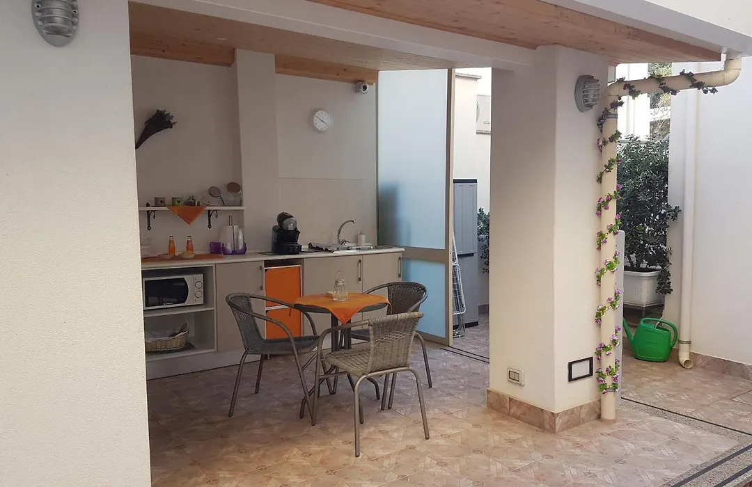Selenebeach B&B-1